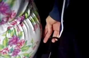 XXX من گرفتار خودارضایی دختر من و سرخ شده او.