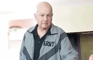 XXX همسر خوب ساخته شده کار ضربه شوهر او و اجازه او را در دهان خود را به پایان برساند