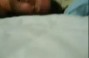 XXX گیر با تجربه است کاشت لولیتا جوان بر روی دستگاه خود