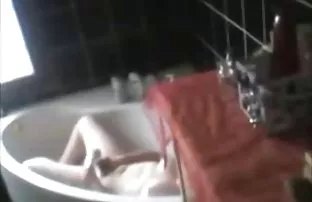 XXX استمناء سبزه شرجی در مقابل یک آینه