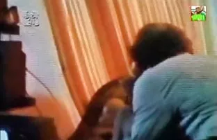 XXX دانش آموز روسی کار می کند به عنوان یک شلخته در خانه