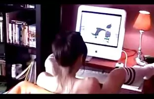 XXX زن در سال حمام برهنه تحت دید یک دوربین مخفی