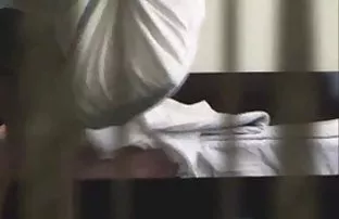 XXX دختر باریک در جوراب ساق بلند از اسپندکس
