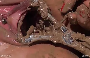 XXX پوشه یک شلخته ، و پس از آن دخترش