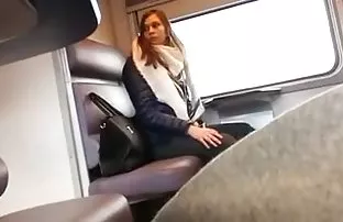 XXX سیاه پوست در دو جوجه سفید در جوراب ساق بلند