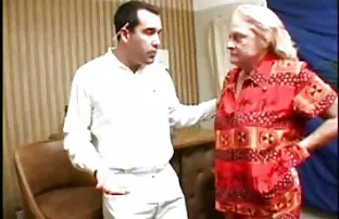 XXX دکتر آلمانی لگد بیمار باردار در هر دو کلیک