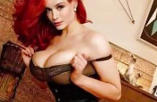 XXX در مقابل دوربین نشسته به جلق زدن