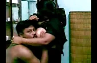 XXX اسکیت باز دختر ضربه لنز دوربین مخفی در حمام