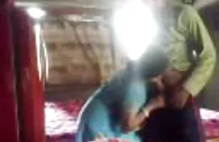 XXX دانش آموزان دانشجو ماهرانه کوبیدن جوجه آبدار در یک مهمانی