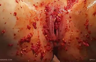 XXX جوجه در حال انجام یک کار ضربه و ناله
