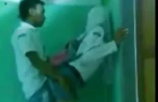 XXX دانش آموز به شدت ضرب دیده معلم در کلاس