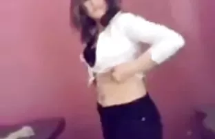 XXX یک زن با یک چهره خوب گمان نمی کند که او فیلم برداری شده است