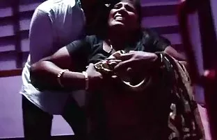 XXX نورا برادر او در سر است.