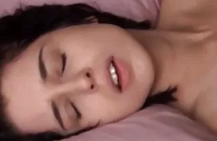 XXX وابسته به عشق شهوانی عکس بیدمشک سبزه در نزدیکی برکه