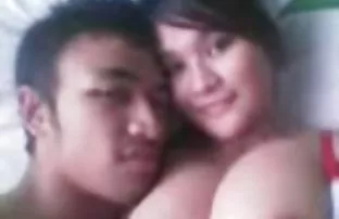 XXX 18 ساله, ریتا انگشت با انگشتان او