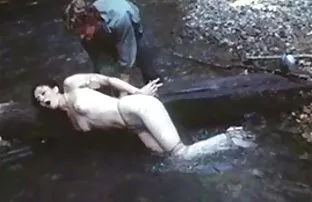 XXX همجنسگرا با گوش بیرون زده از خود انگشت