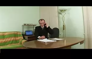 XXX بیوه جوان می شود توسط سه مرد در پارکینگ ضرب دیده است