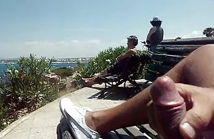 XXX است جاسوسی در پسر عموی خود