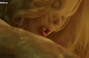 XXX اولیویا انگشت چوچوله خود را با وسیله ارتعاش و نوسان