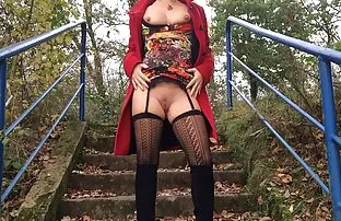 XXX نیکیتا نشان داد بیدمشک طاس با لب بزرگ