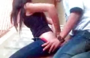 XXX ژیمناست شورت خود را در بیدمشک پر