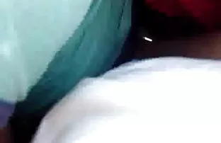 XXX لزبین روسیه لذت بردن از رابطه جنسی با شترمرغ